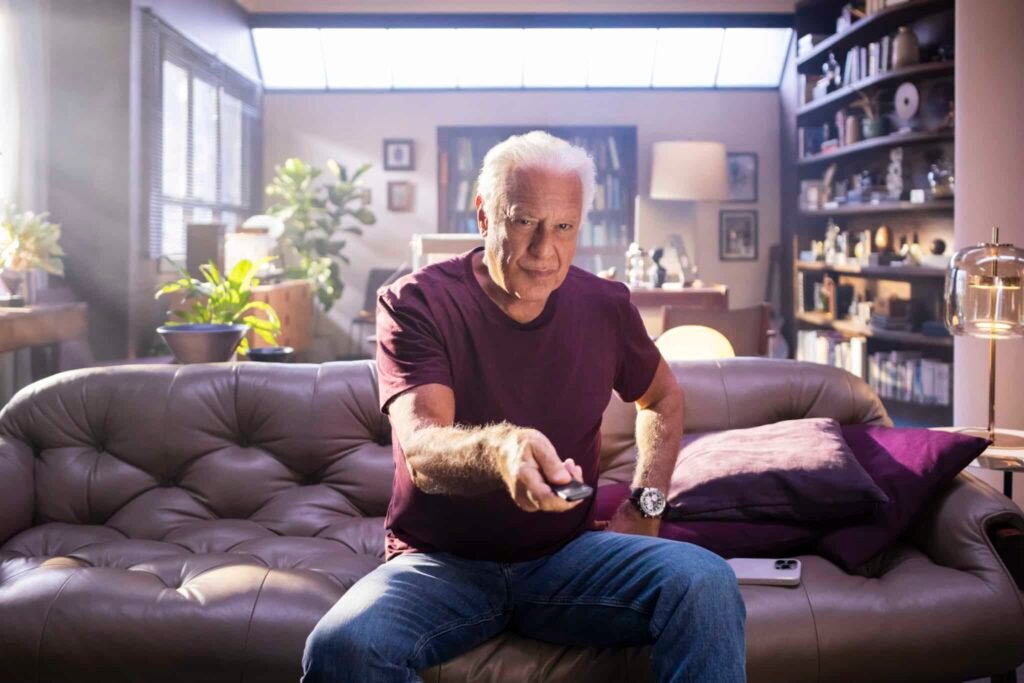 Campanha do Nubank com Antonio Fagundes celebra cultura pop e conexão emocional com o público